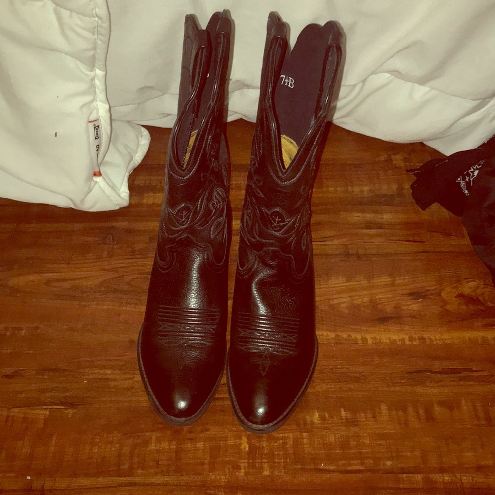 Black Ariat Cowgirl Boots